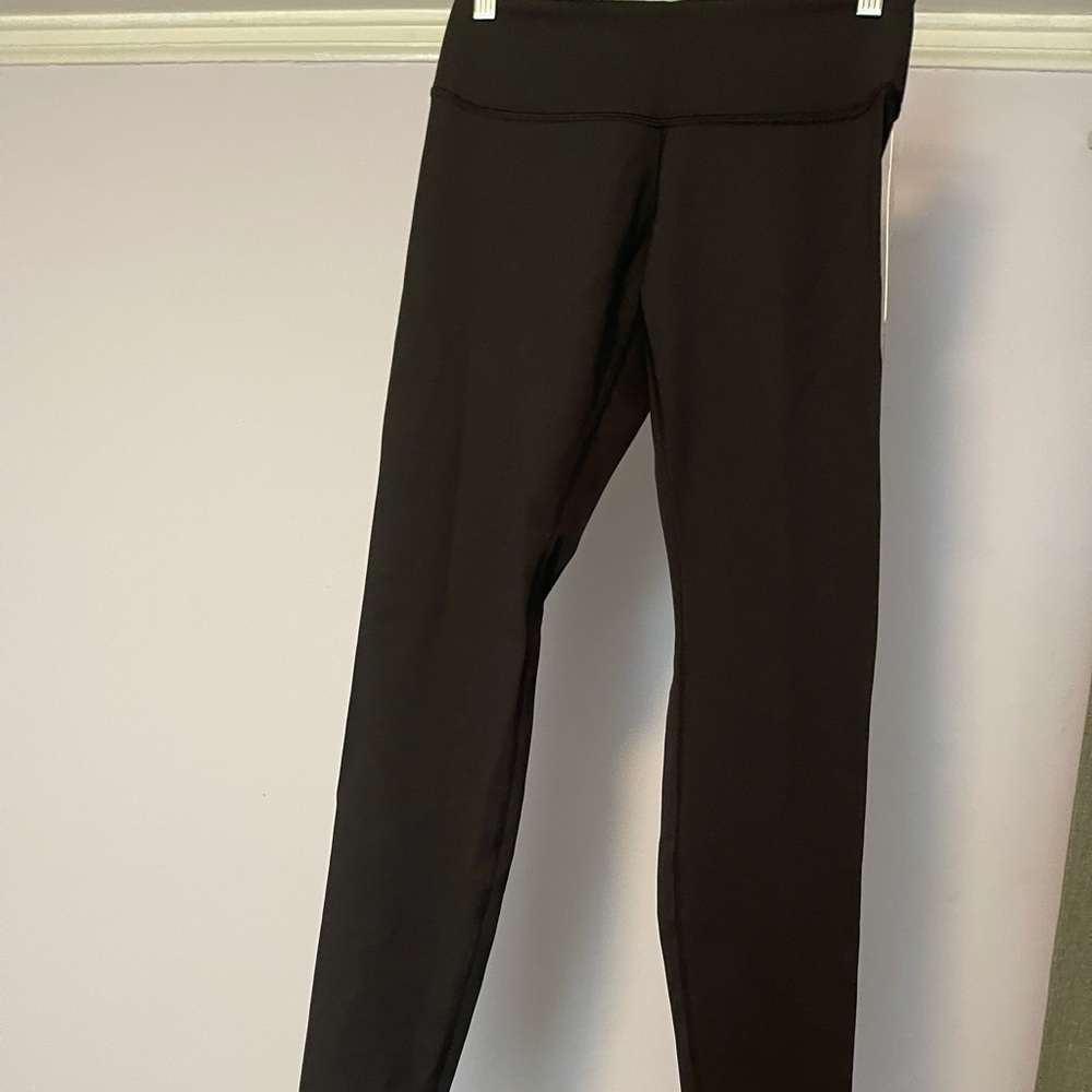 lululemon Wunder Under leggings! in Black— size 6! Sold out online & in stores.